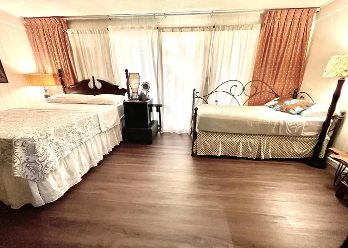 Shaka Shak Garden Inn