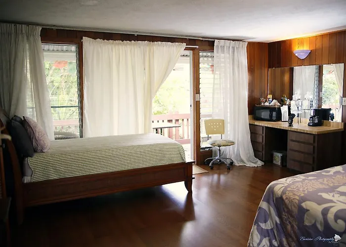 Shaka Shak Garden Inn